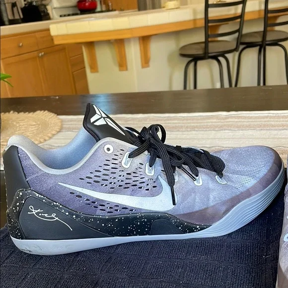 Nike Kobe 9 EM Premium Black Metallic Silver 2014 652908-001 Size 13 Shoes - Picture 3 of 10